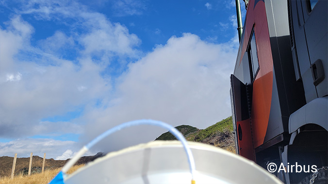 薄い雲を通過する場合